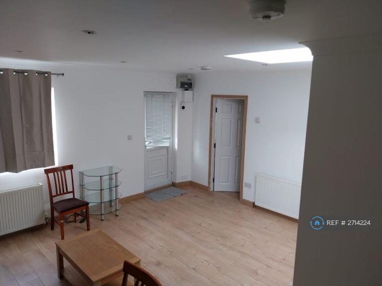 1 bedroom flat in Perivale, Perivale, Ealing, UB6 (1 bed) (#2714224)