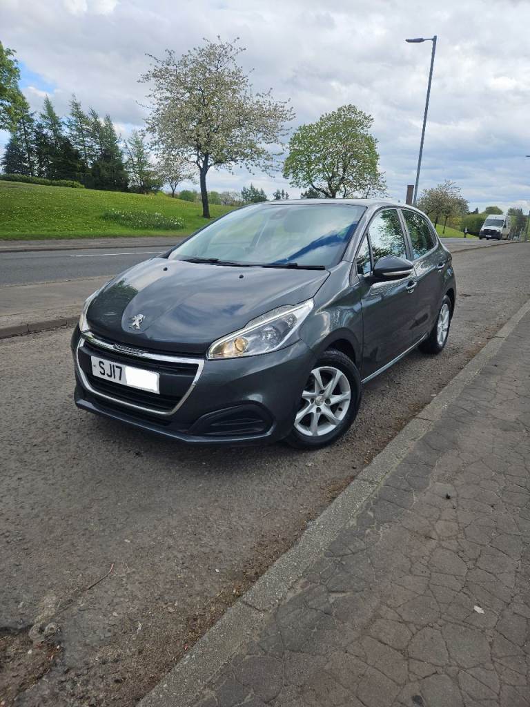 17 / Peugeot 208 1.6 hdi £20 road tax ulez comp sim fiesta clio corsa kia