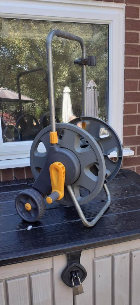 Garden hose reel