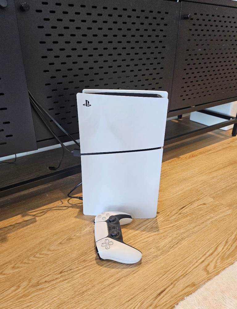 PS5 Digital Edition Console 858gb with White DualSense Controller