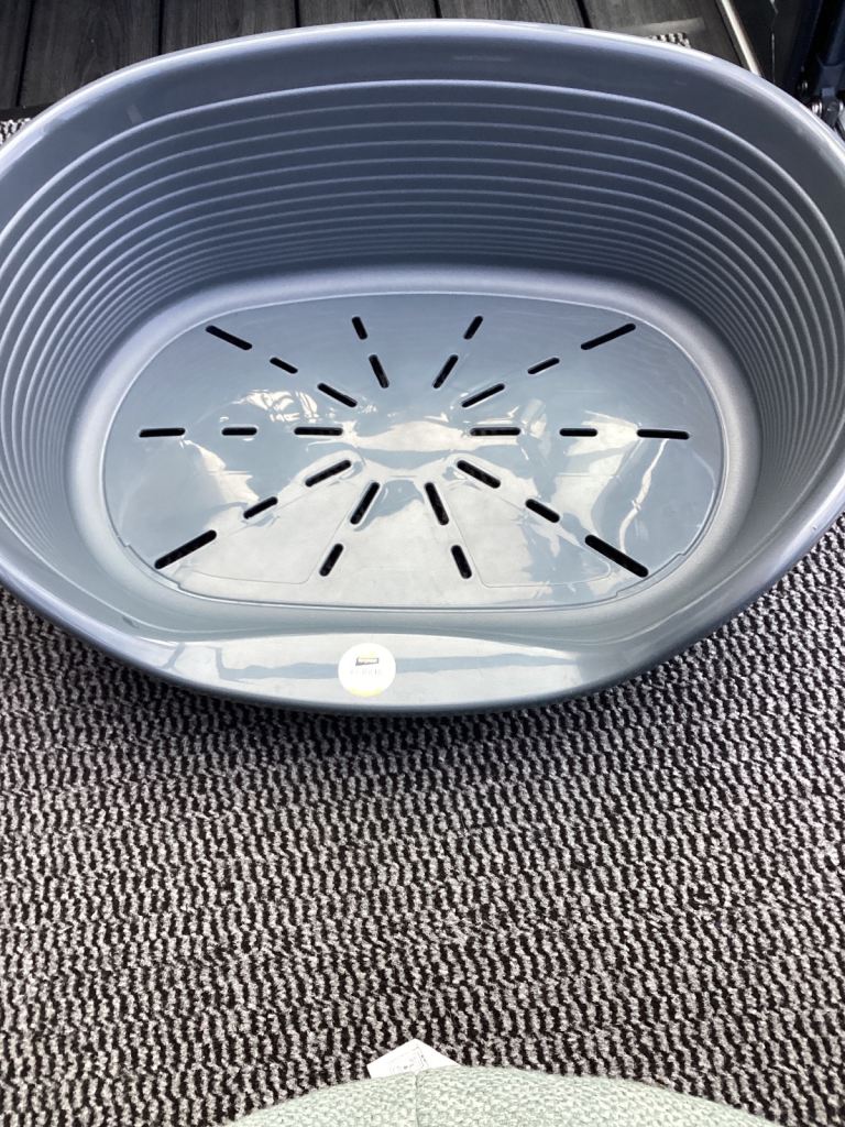  Brand new unused Small cat/ puppy bed by Scruffs also  small hard plastic bed £20 for both