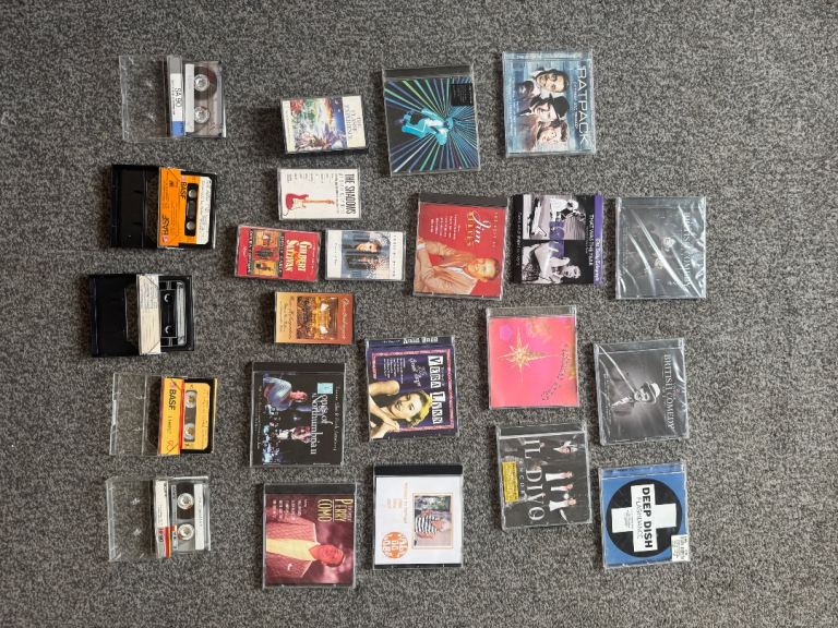Mixed Lot of CDs and Cassette Tapes – Various Artists