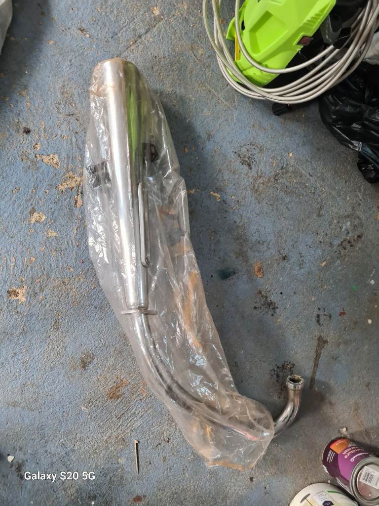 Exhaust pipe 