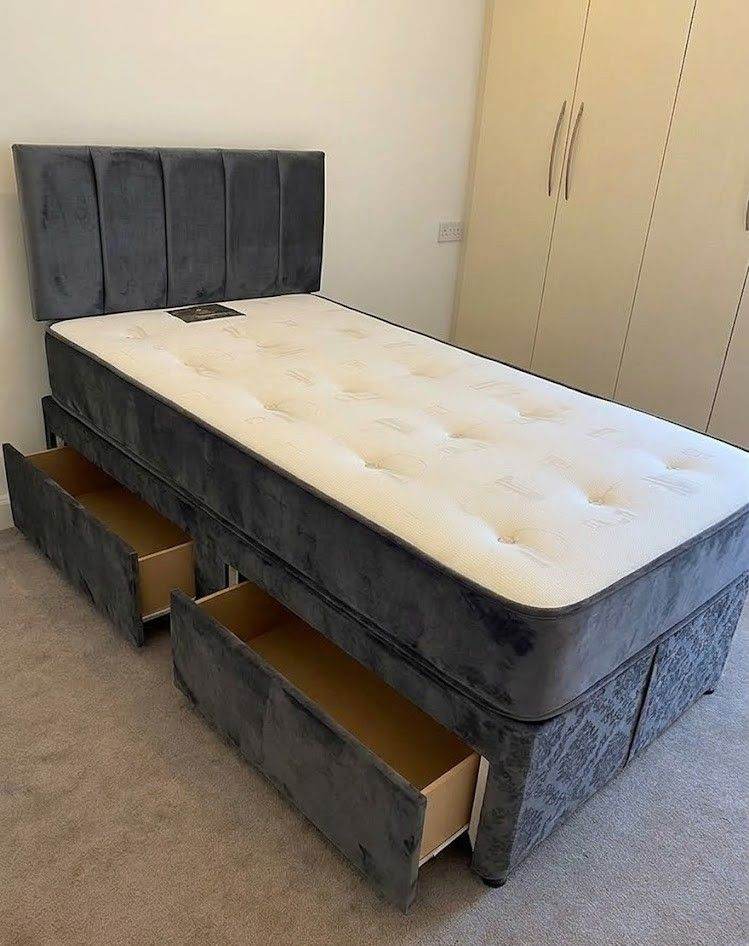 Single size 3ft bed with drawers and opt mattres sMUST GO