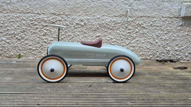 Little Dutch retro roller ride on car