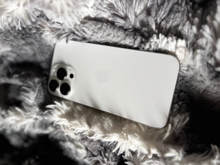 Apple iPhone 16 Pro Max - White, ALMOST NEW Condition