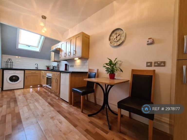 1 bedroom flat in St. Annes Road East, Lytham St Annes, FY8 (1 bed) (#2978177)