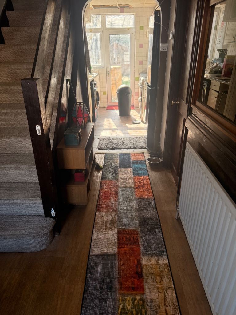 2 Spacious double & Single rooms only 1 minute to tube station 