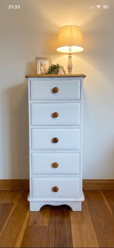 Tallboy chest of drawers