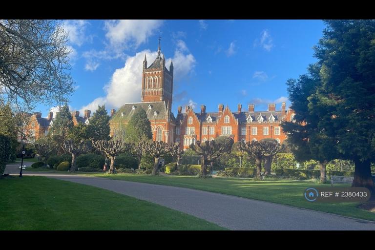 2 bedroom flat in The Grange, Virginia Water, GU25 (2 bed) (#2380433)