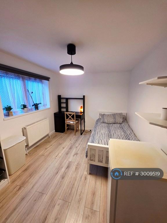 1 bedroom in Swingate Lane, London, SE18 (#3009519)