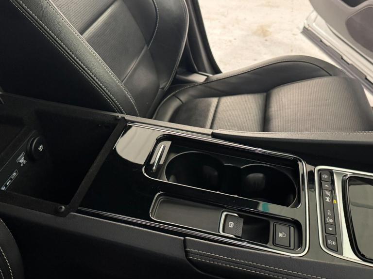 2019 Jaguar F-Pace 2.0 D180 R-Sport SUV 5dr Diesel Auto AWD Euro 6 (s/s) (180 ps) ESTATE Diesel A...