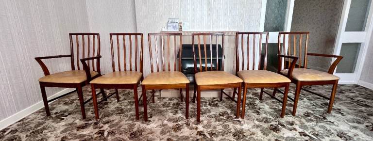 McIntosh & Co, Kirkcaldy ~ 6 dining chairs & extending dining table