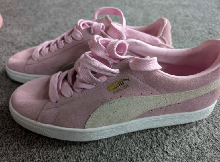 Puma Trainers – Pink with white stripes, brand new