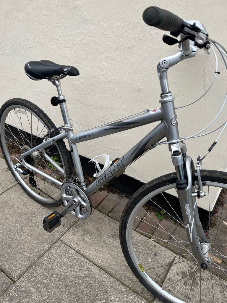 Like new. A very Tall  6ft lady’s giant commuting bike