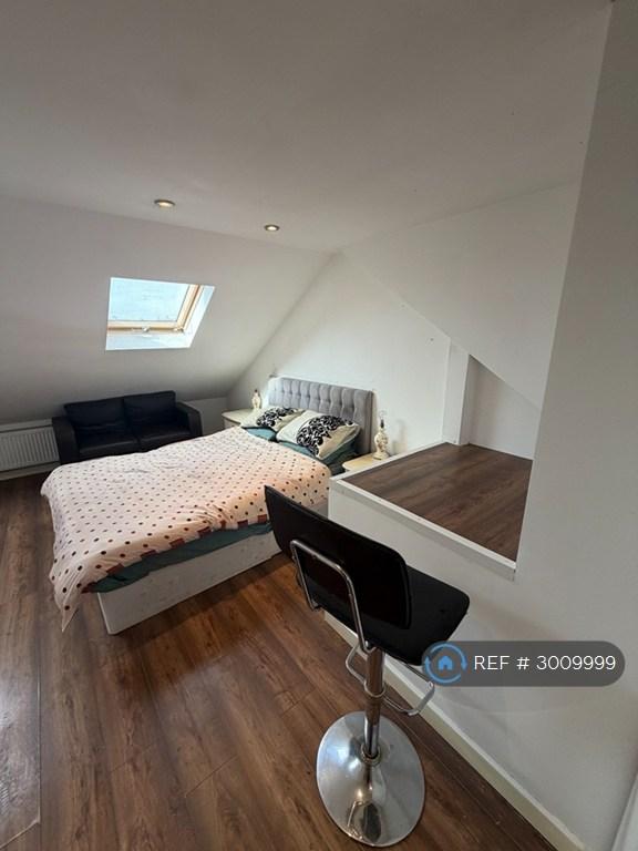 1 bedroom in Edgar Road, London, RM6 (#3009999)