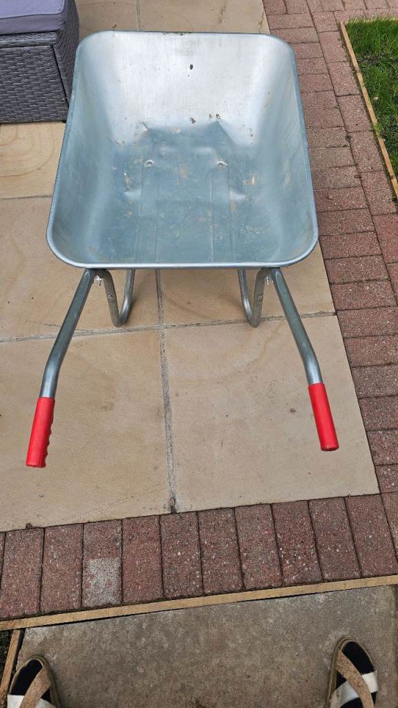 Wheel barrow 