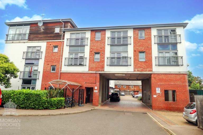 2 bedroom flat in 2-Bedroom Flat to Let âRM1