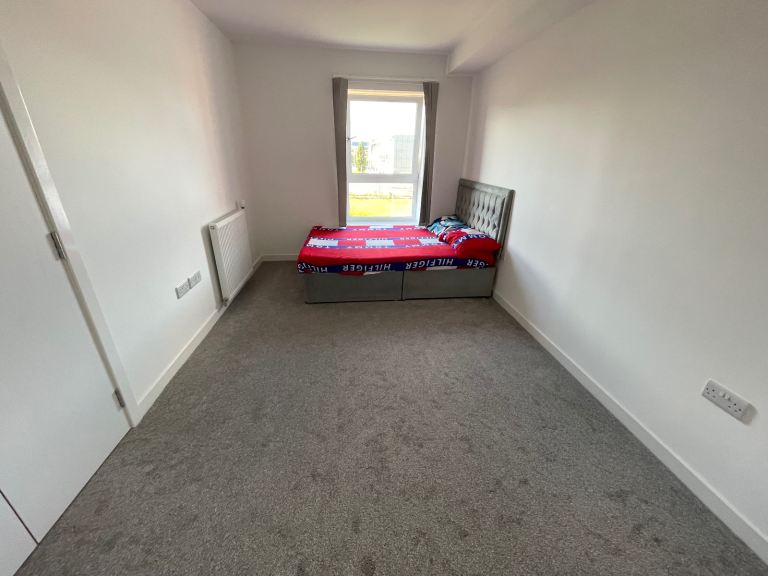 A spacious room available in a 2 bedroom shared apartment.