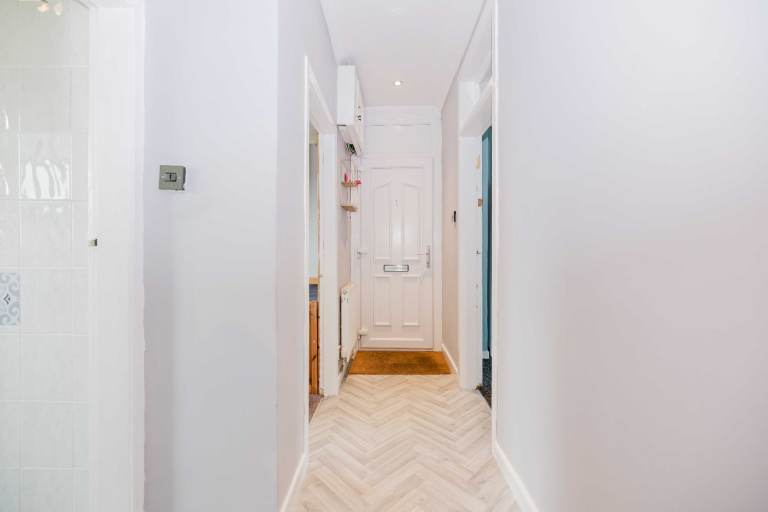 Desirable, 2 bed, 1st floor furnished flat with private garden, in Corstorphine – available soon!