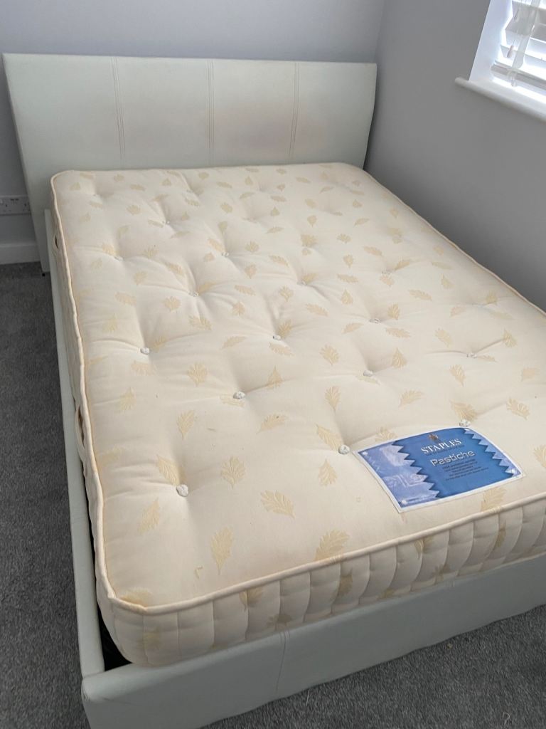 White leather Ottaman double bed good condition can deliver 