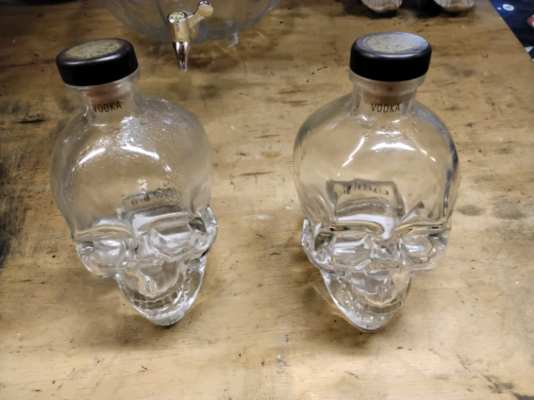 Skull head drink bottles 