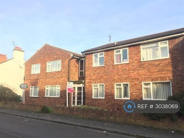 2 bedroom flat in Northern Road, Aylesbury, HP19 (2 bed) (#3038069)