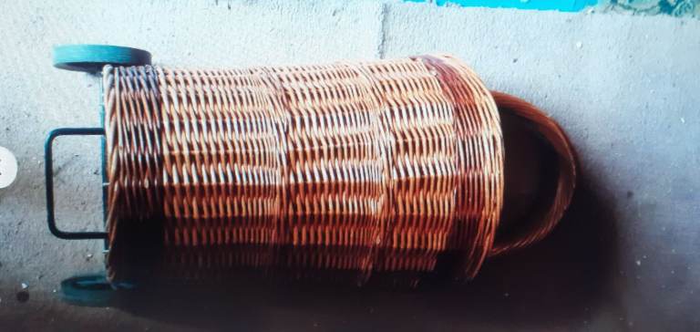 Wicker trolley basket