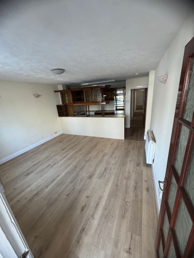 Lovely 2 bedroom apartment with a small yard 