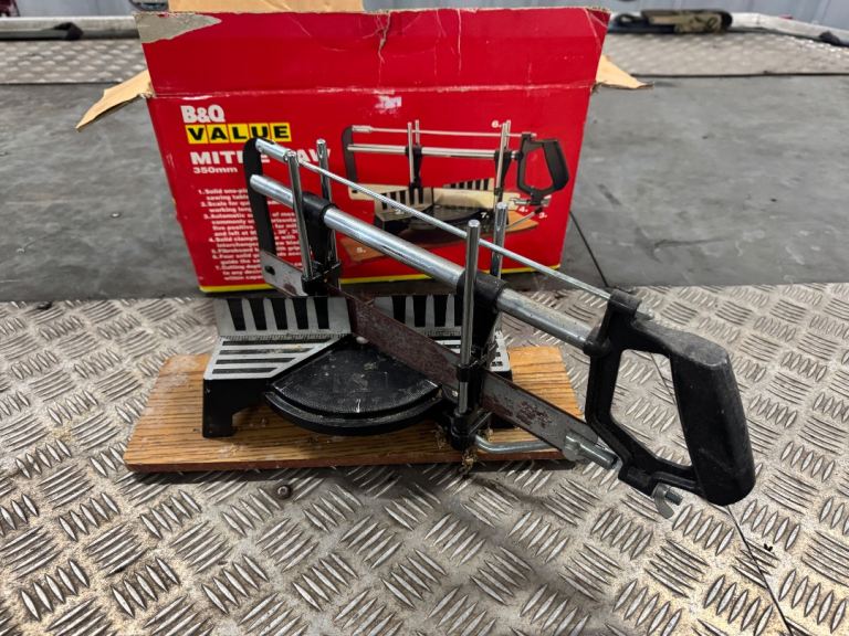 Mitre saw used condition comes with box and instructions