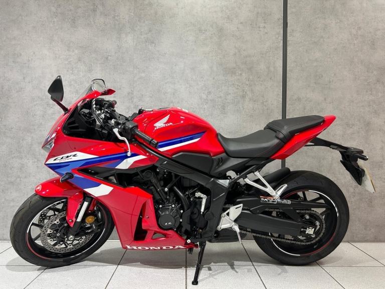 75/2026 Honda CBR650R E-Clutch - ONLY 170 MILES! 