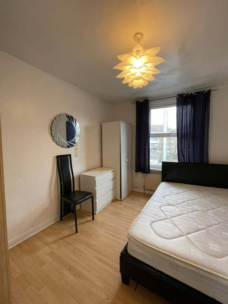 SPACIOUS DOUBLE ROOM AVAILABLE IN CATFORD - BILLS INCLUDED ✅