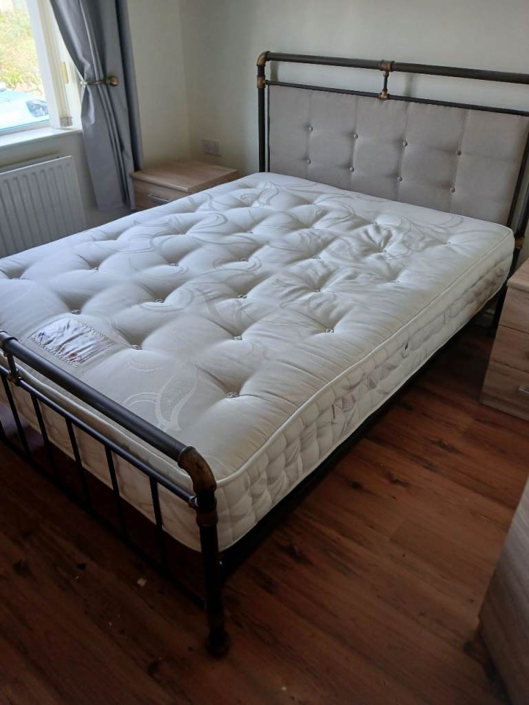 King size bed