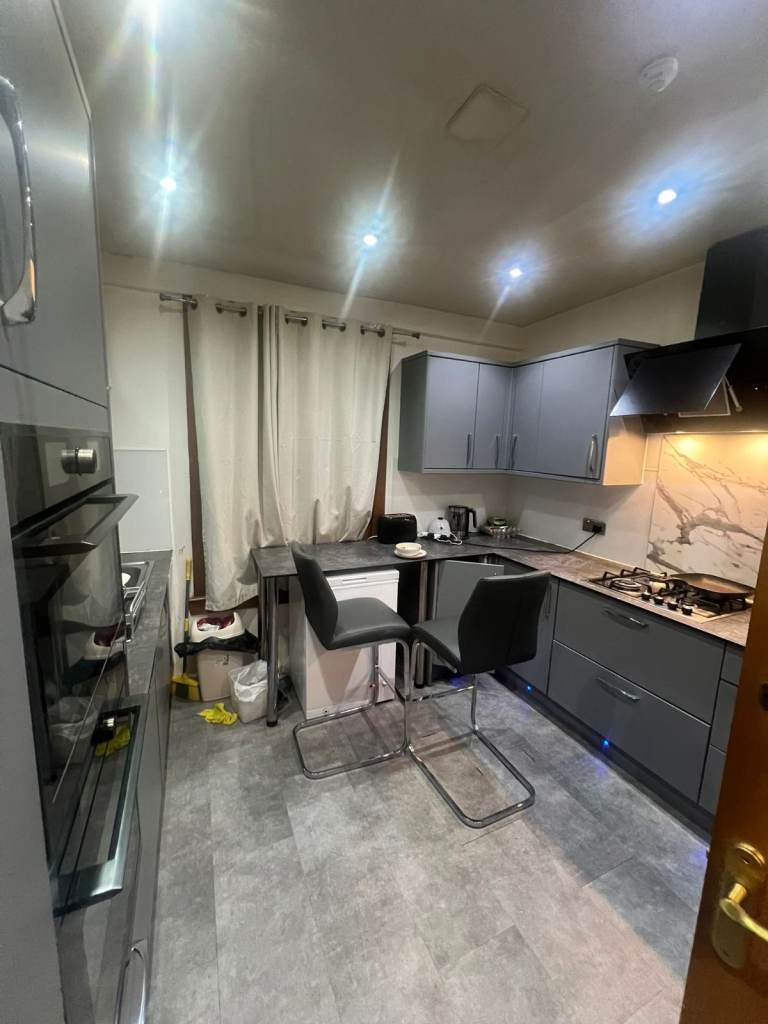 ONE FULLY FURNISHED ROOMS AVAILABLE– PRIME GLASGOW SOUTHSIDE LOCATION