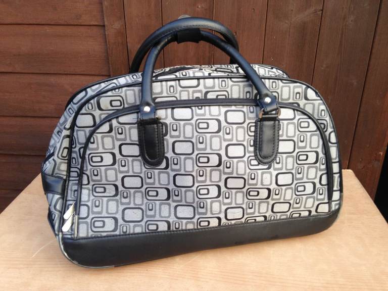 Travel bag holdall small suitcase pull along
