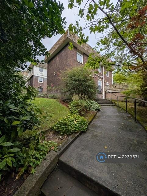 2 bedroom flat in Victoria Circus, Glasgow, G12 (2 bed) (#2233531)