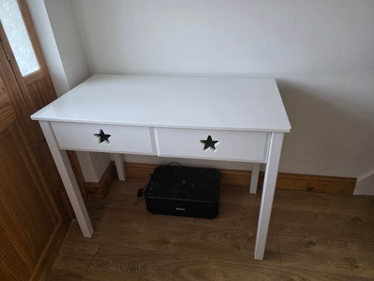 White Wooden Desk with Star Drawers – Good Condition