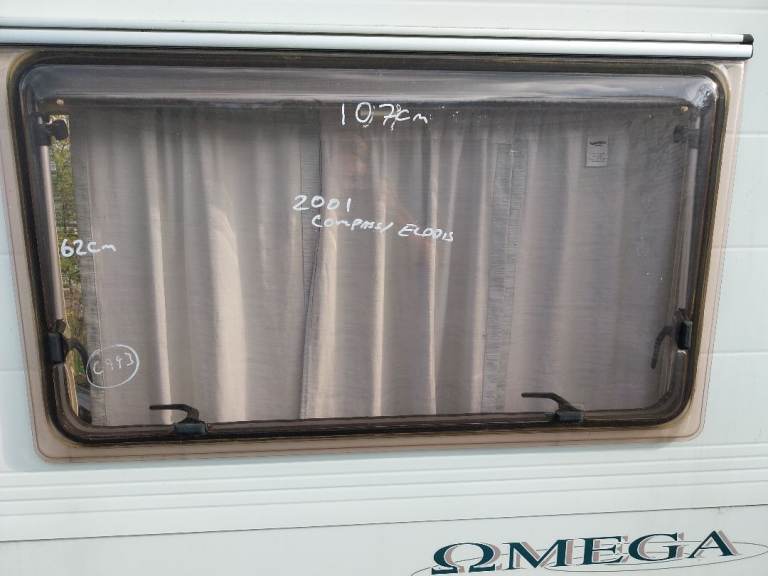 Compass caravan side window 107 x 62cm