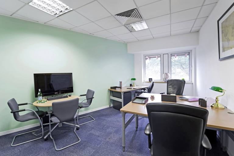 Birmingham - B37 7YN \ Private Office for 3 Workstations Available Now