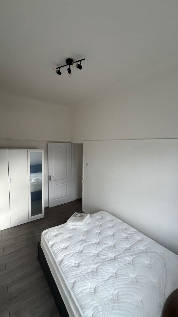 Double room for rent in a 2 bed share house 