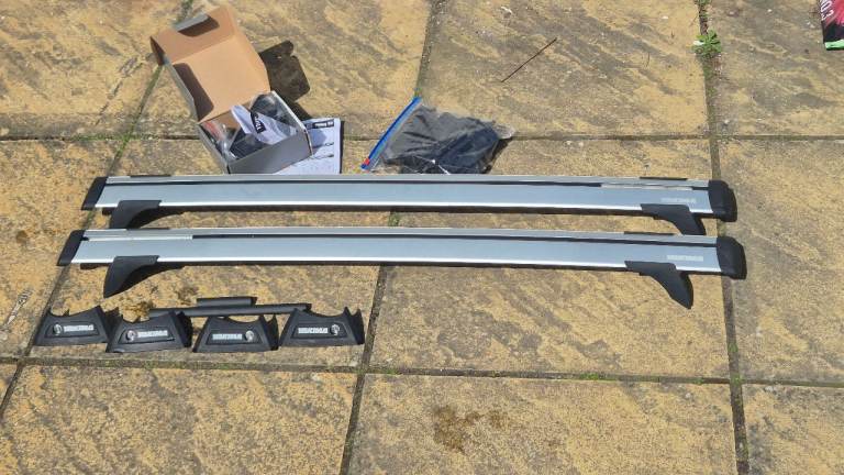 Yakima aero roof bars and fitting kit