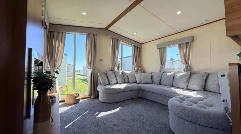 SEAVIEW STATIC CARAVAN FOR SALE IN CORTON SUFFOLK