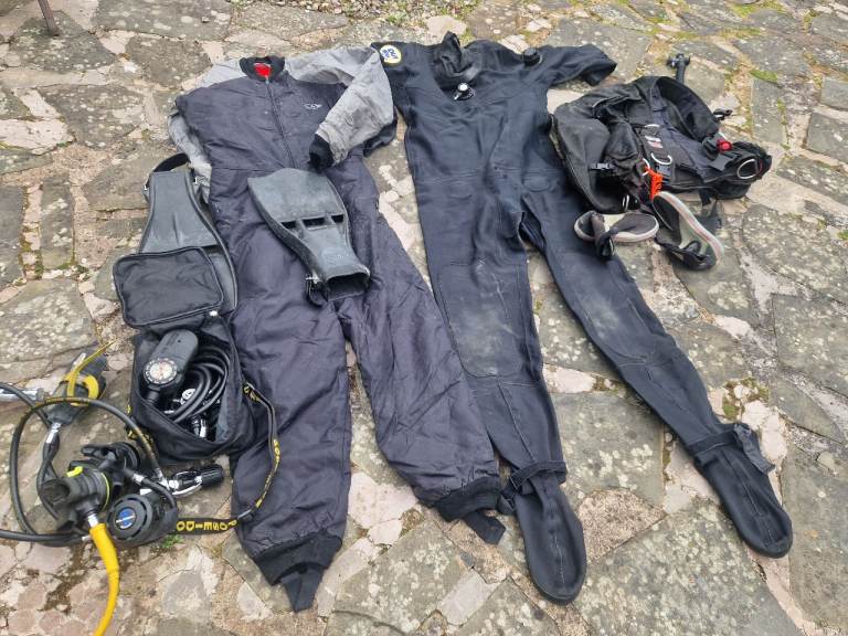 Scuba diving gear 
