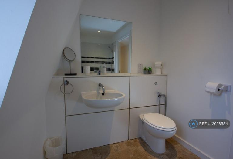 2 bedroom flat in Ridingate House, Canterbury, CT1 (2 bed) (#2658534)