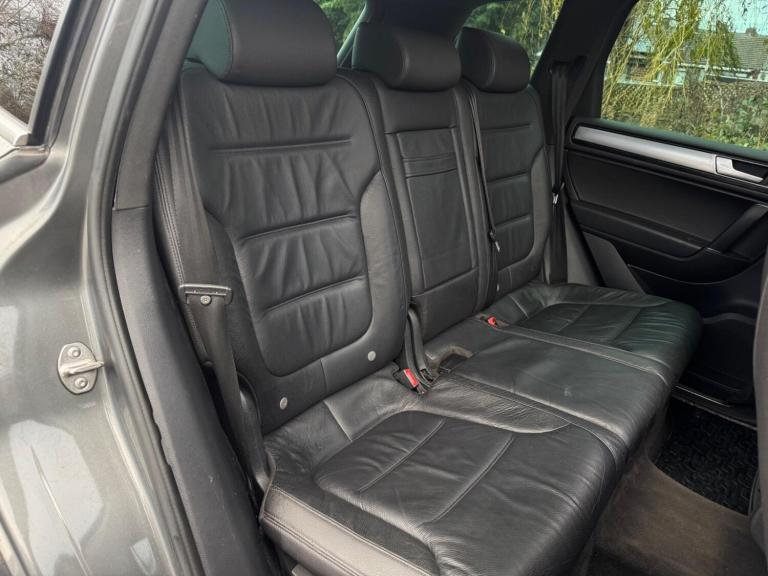 2016 Volkswagen Touareg 3.0 TDI V6 BlueMotion Tech R-Line Tiptronic 4WD Euro 6 (s/s) 5dr ESTATE D...