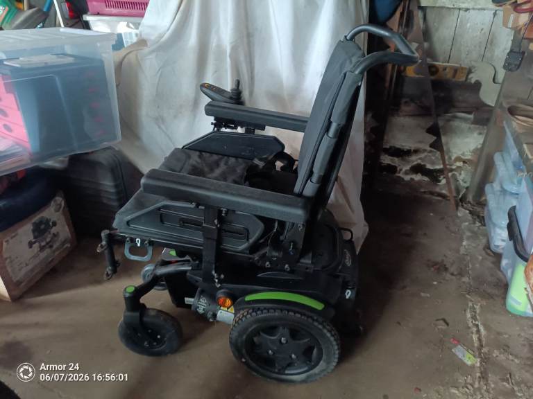 Electric wheelchair. Quickie Q100R