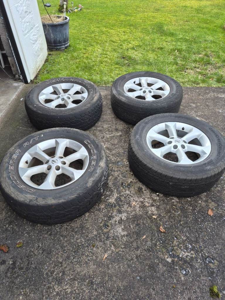 Nissan Navara D40 alloy wheels and tyres