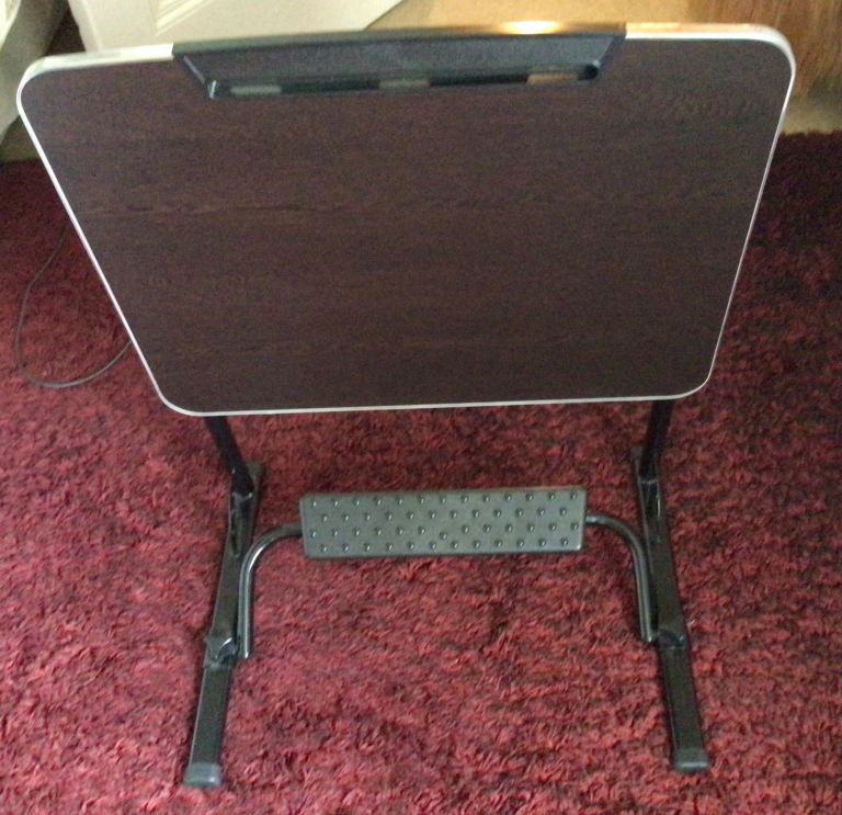 Foldable laptop table