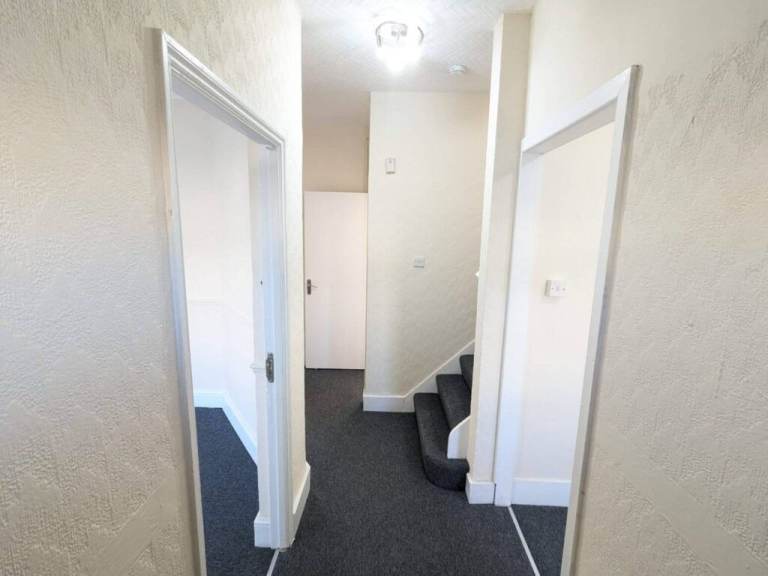 4 BEDROOM HOUSE NORTH CIRCULAR ROAD NEASDEN NW10 