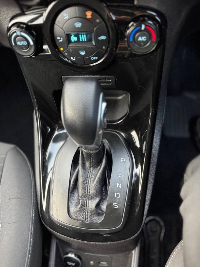 2013 Ford Fiesta 1.6 Zetec 5dr Powershift HATCHBACK PETROL Automatic